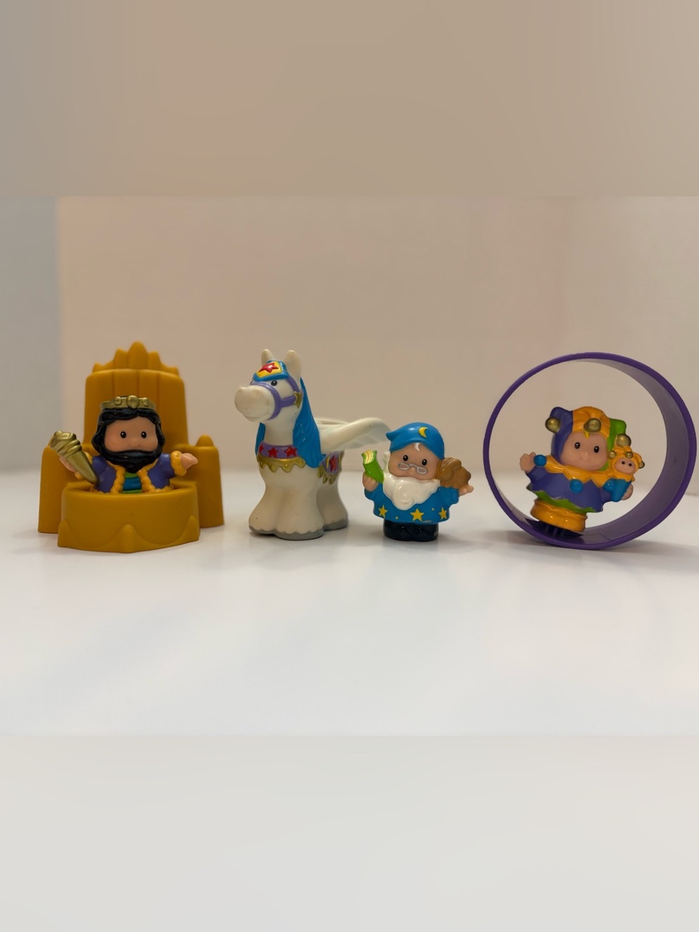 RARE 2005 Fisher Price Little People Lil’ Kingdom Castle Royale 6pc Set